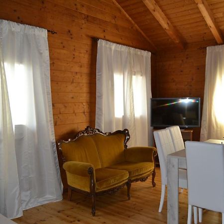 Chalet L Oasi Di Ambra 8 Posti Letto Con Uso Piscina 아르데아 외부 사진