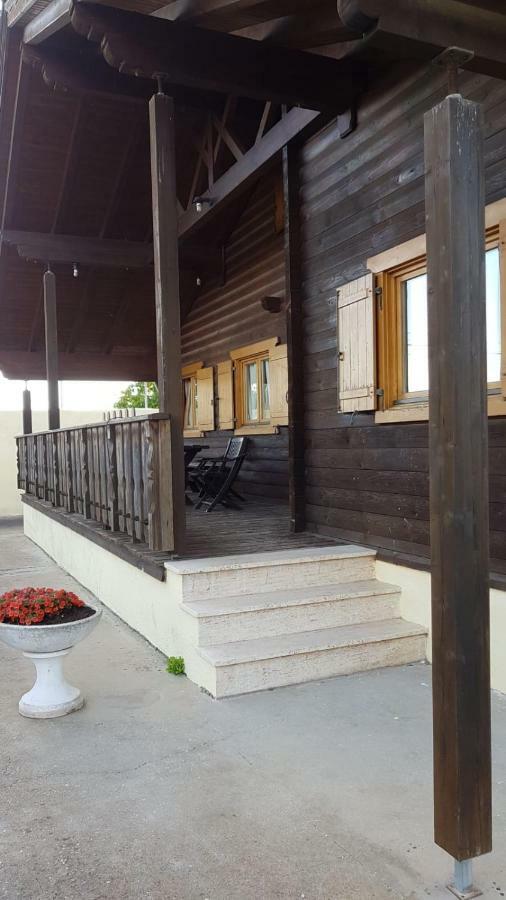 Chalet L Oasi Di Ambra 8 Posti Letto Con Uso Piscina 아르데아 외부 사진