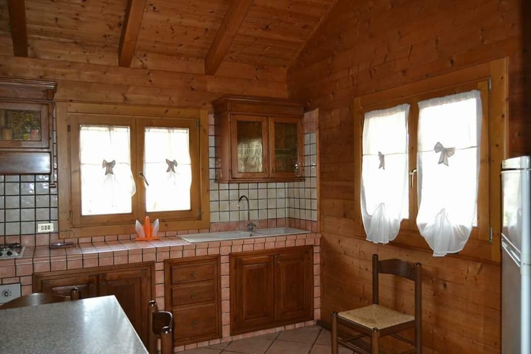 Chalet L Oasi Di Ambra 8 Posti Letto Con Uso Piscina 아르데아 외부 사진