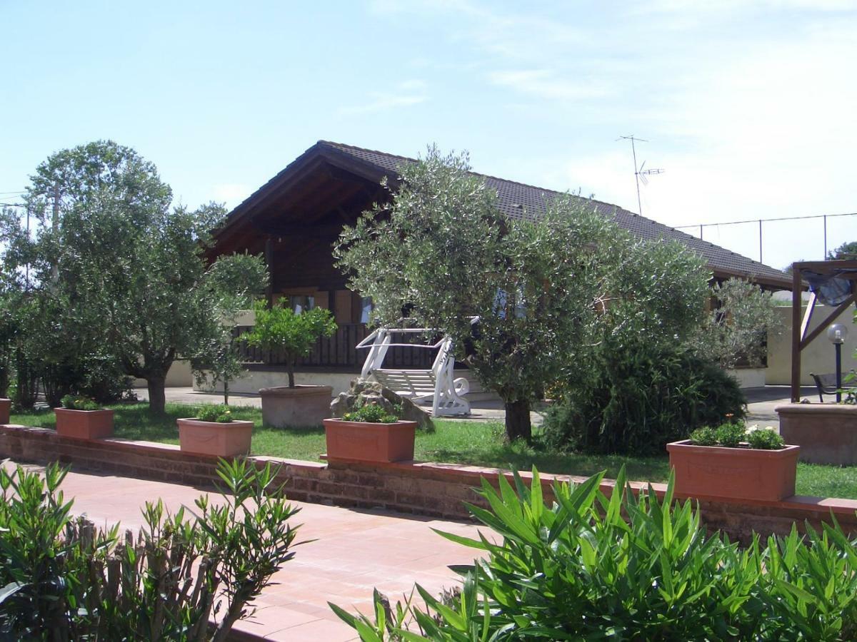Chalet L Oasi Di Ambra 8 Posti Letto Con Uso Piscina 아르데아 외부 사진
