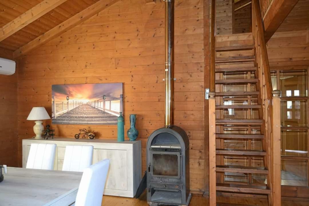 Chalet L Oasi Di Ambra 8 Posti Letto Con Uso Piscina 아르데아 외부 사진