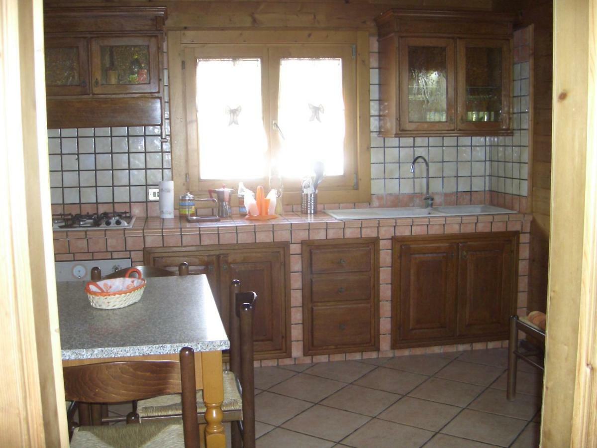 Chalet L Oasi Di Ambra 8 Posti Letto Con Uso Piscina 아르데아 외부 사진