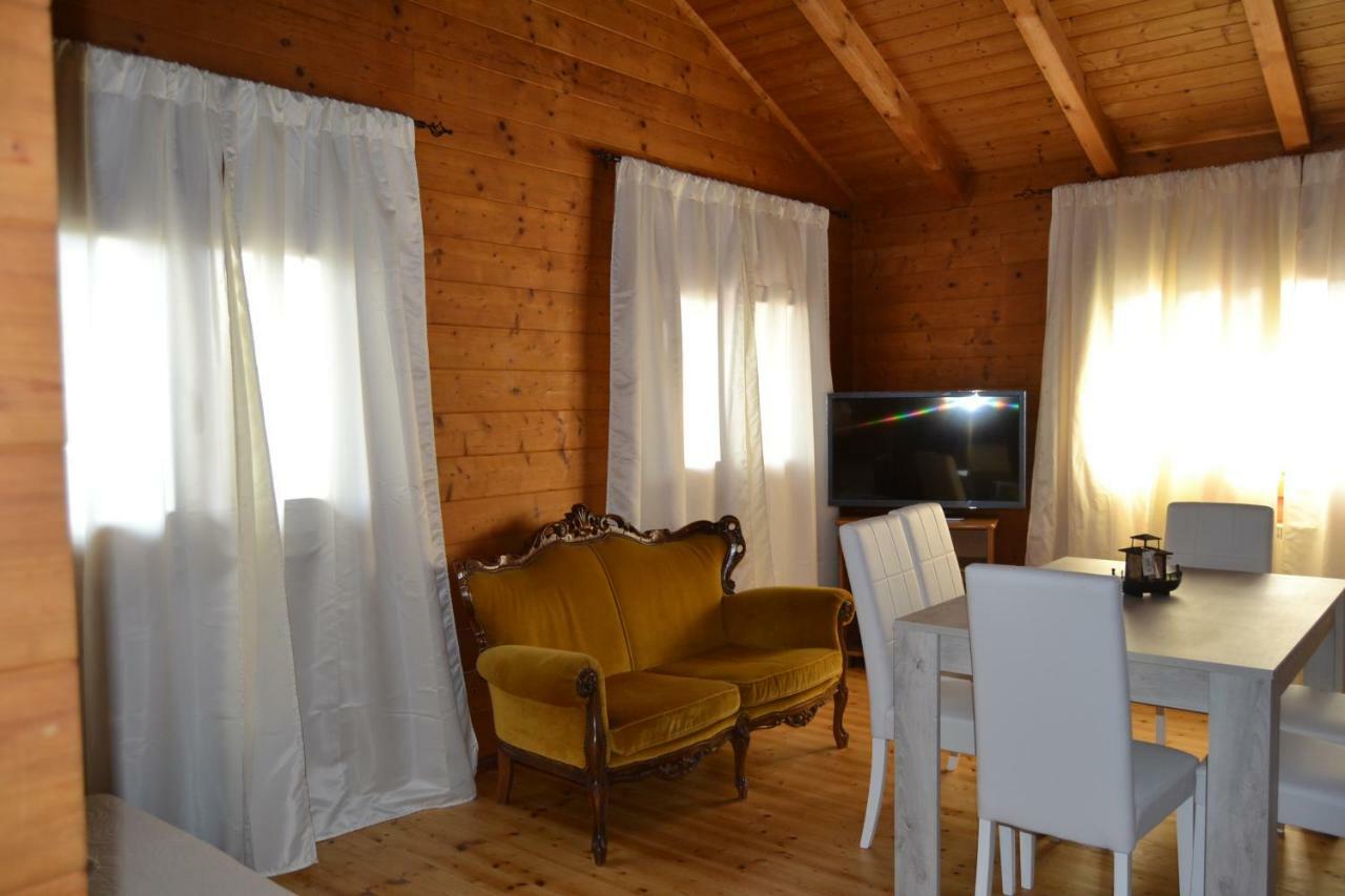 Chalet L Oasi Di Ambra 8 Posti Letto Con Uso Piscina 아르데아 외부 사진