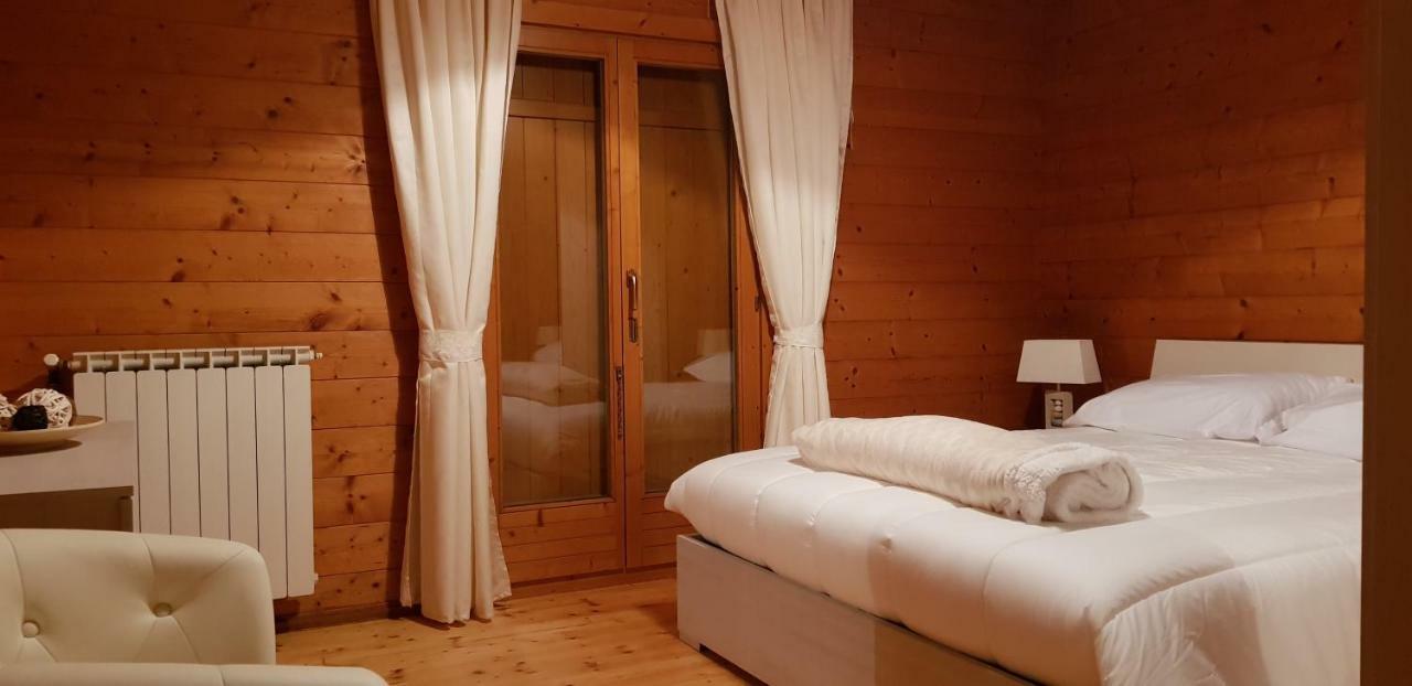 Chalet L Oasi Di Ambra 8 Posti Letto Con Uso Piscina 아르데아 외부 사진