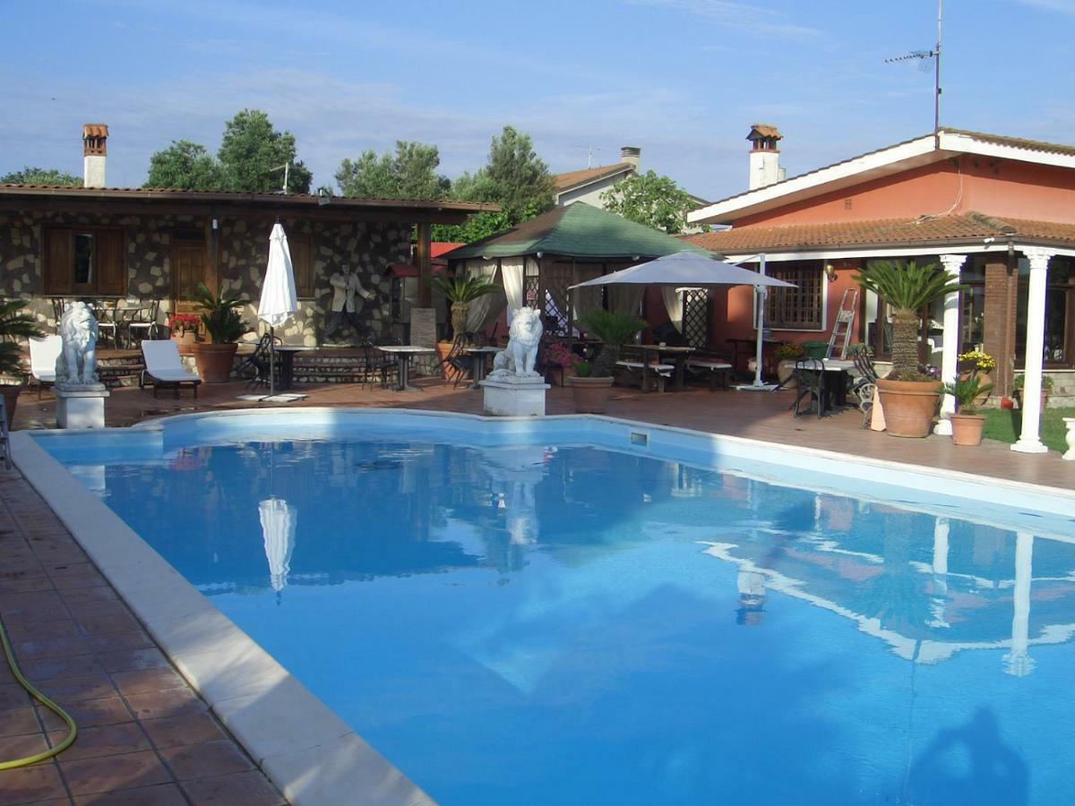 Chalet L Oasi Di Ambra 8 Posti Letto Con Uso Piscina 아르데아 외부 사진