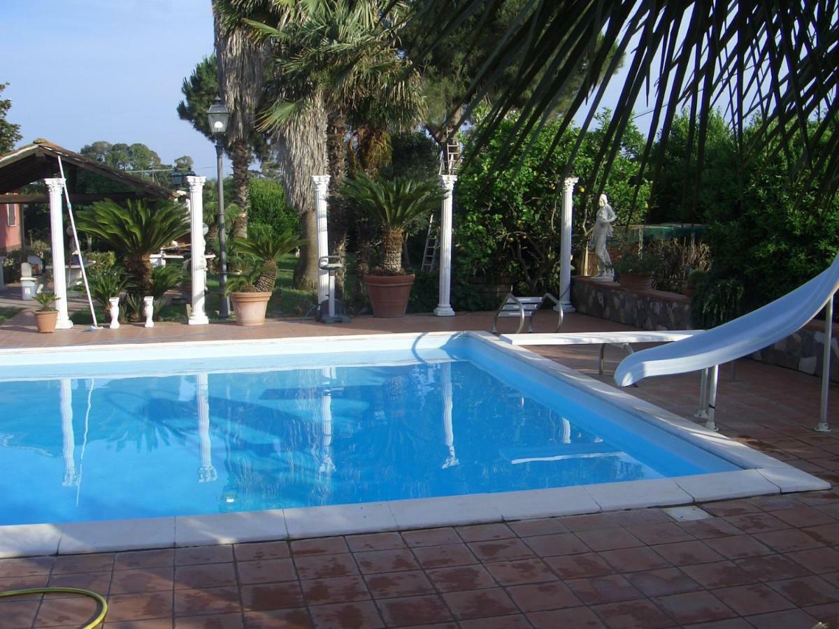 Chalet L Oasi Di Ambra 8 Posti Letto Con Uso Piscina 아르데아 외부 사진