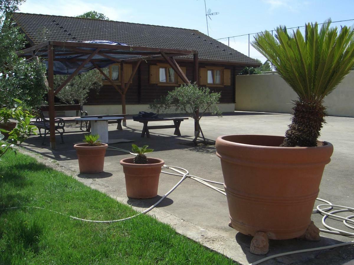 Chalet L Oasi Di Ambra 8 Posti Letto Con Uso Piscina 아르데아 외부 사진